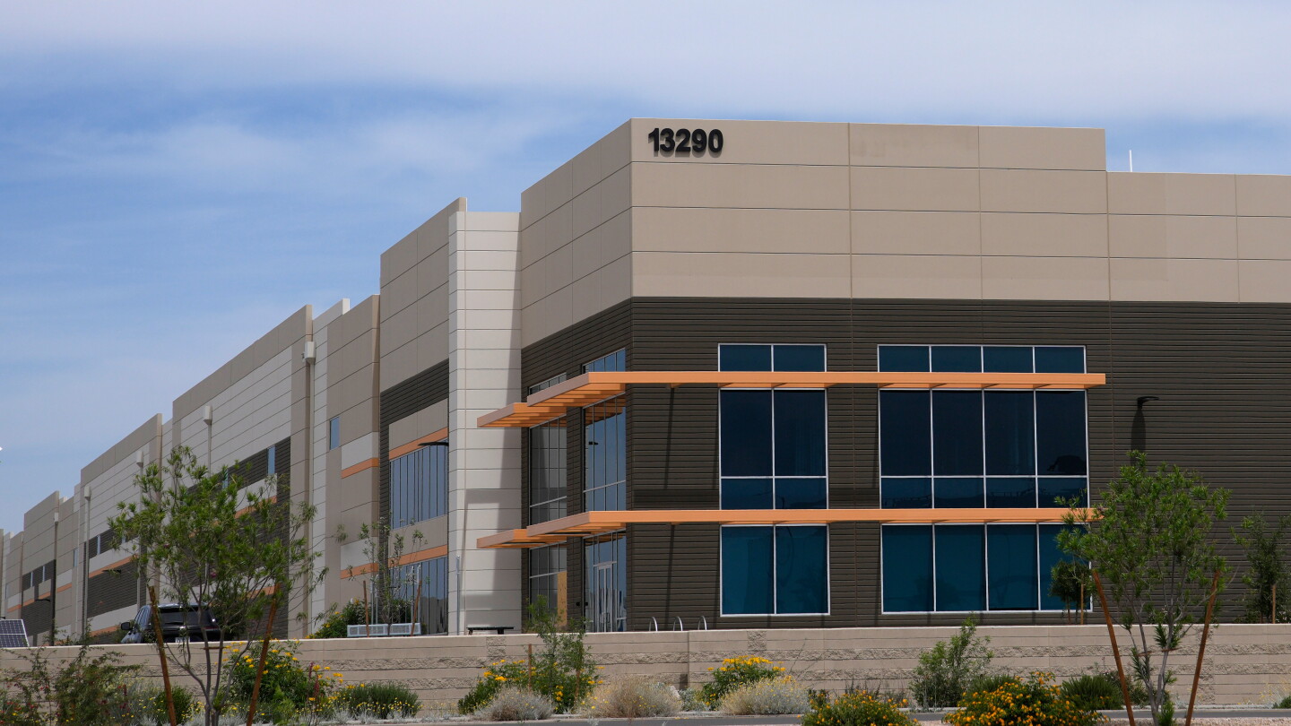 Trump's ICE Spent $1.07 Billion on 11 Warehouses to Lock Up Immigrants With No Plan. Now It's Selling Seven of Them.